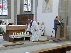 Allerseelen mit Segnung der Gräber auf dem Friedhof in Naumburg (© Karl-Franz Thiede)